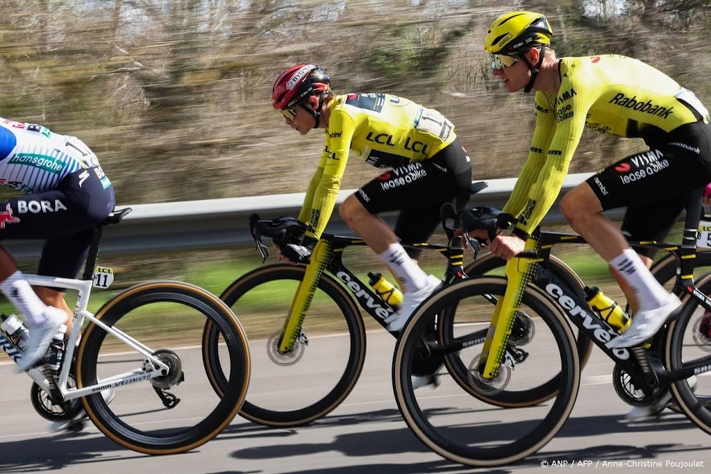 Gehavende wielrenner Kelderman verlaat Giro d'Italia