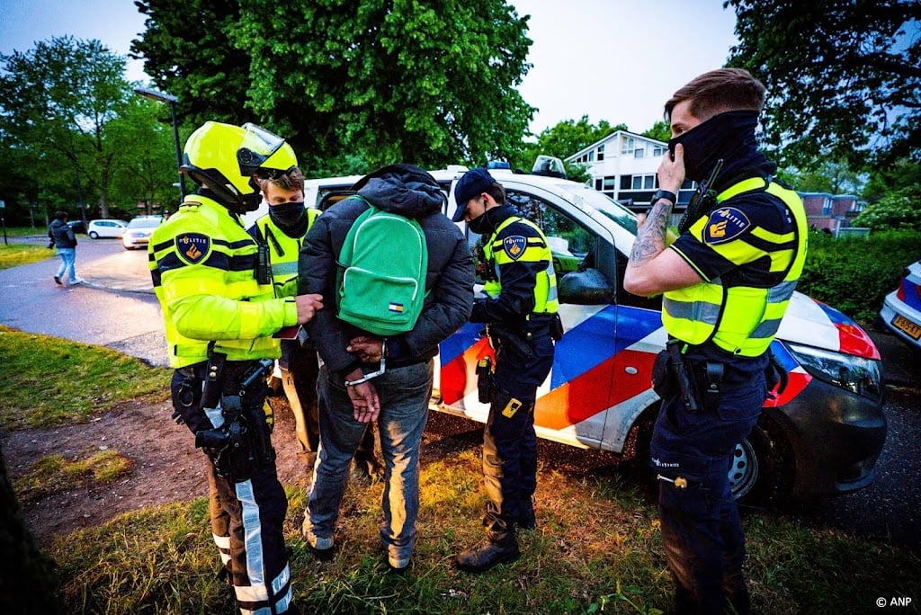 Protest tegen asiel in Apeldoorn houdt aan, handvol aanhoudingen