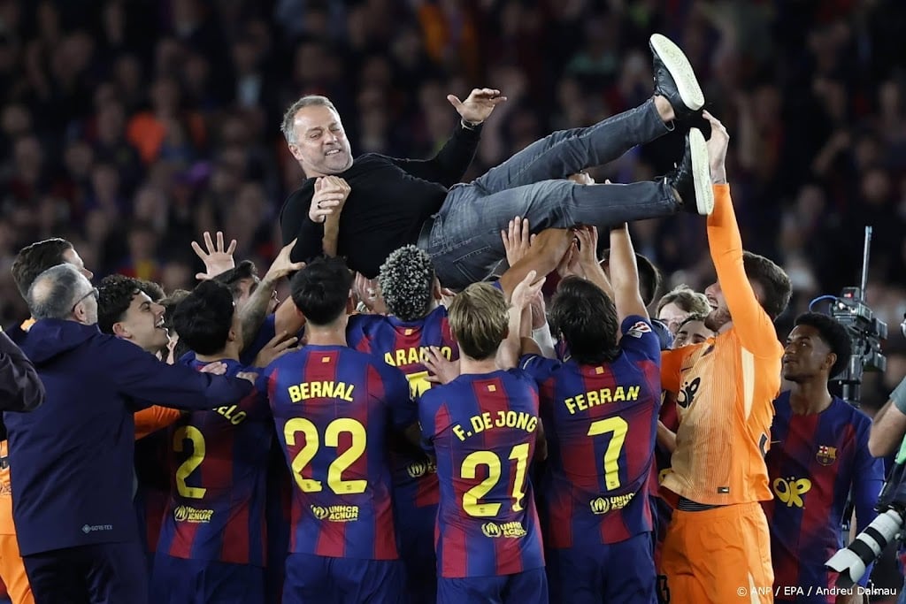 Trainer Flick verlengt contract bij FC Barcelona tot medio 2028 