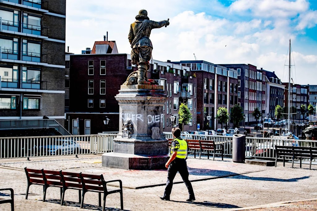 Amsterdam wil tekst en uitleg geven bij 'koloniale' standbeelden