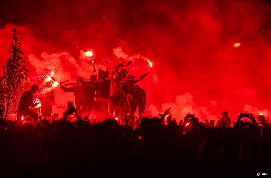 Fans vieren promotie Almere City FC naar Eredivisie
