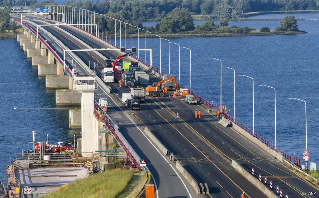 Omleidingsroutes Haringvlietbrug lopen ook maandagmiddag vol