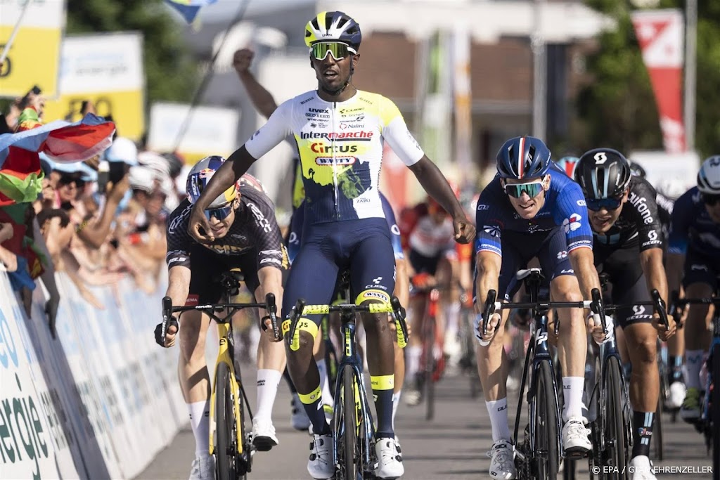 Eritreër Girmay sprint naar zege in Ronde van Zwitserland