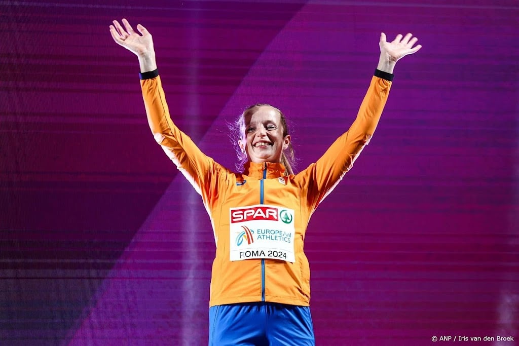 Bronzen Peeters geniet van ererondje samen met gouden Bol