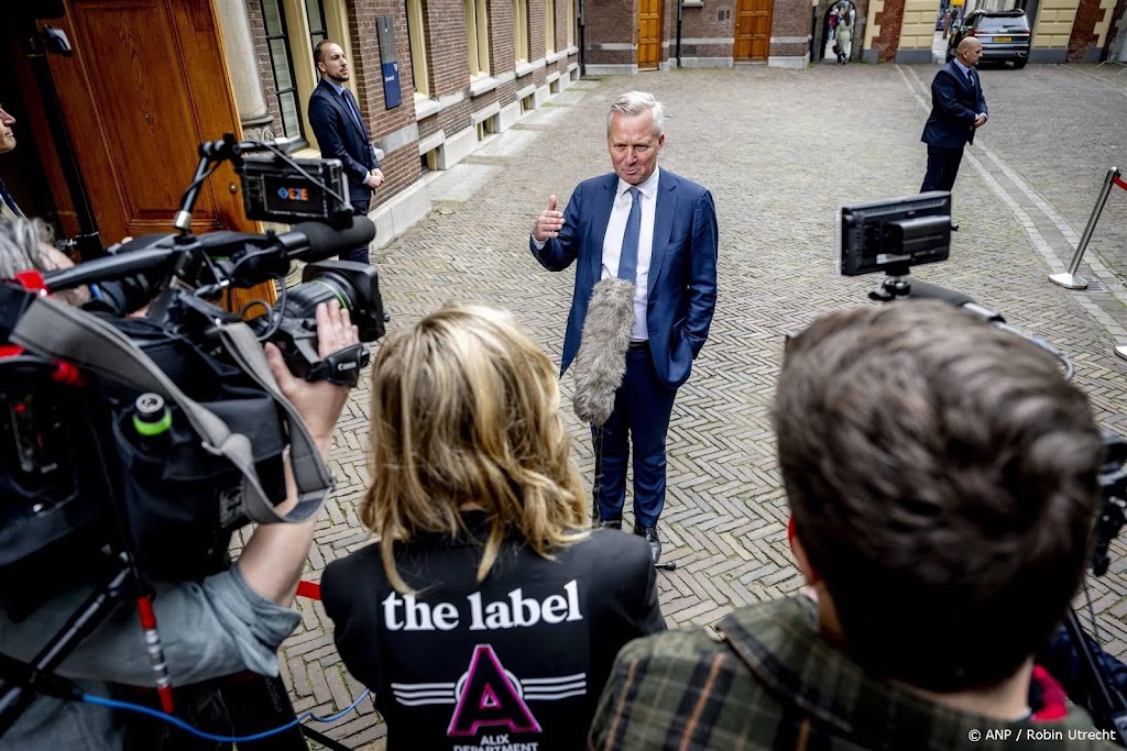 Van der Burg: EU moet optreden bij overtreden migratiepact   
