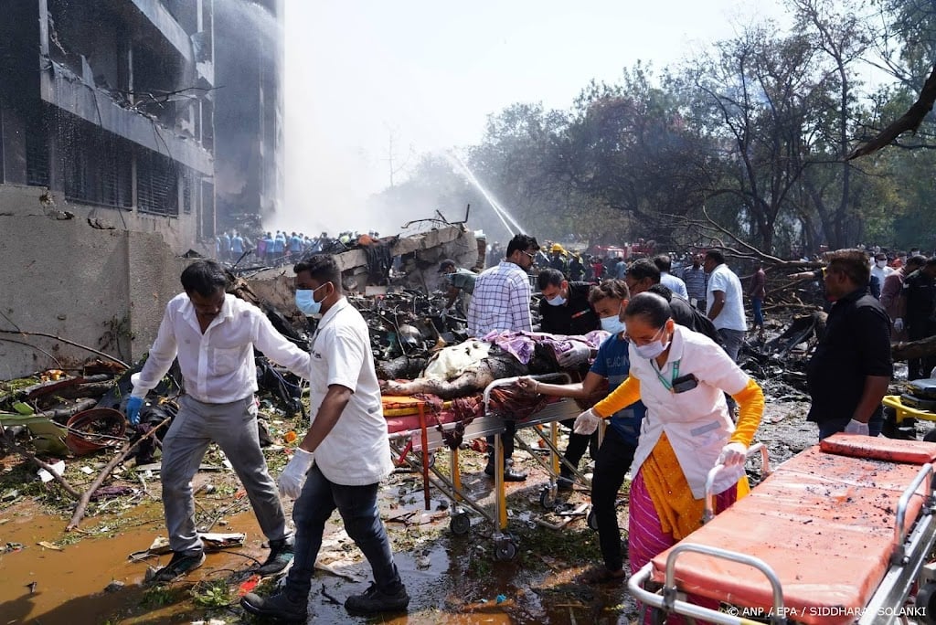 Politie Ahmedabad meldt meer dan 200 doden na vliegtuigcrash