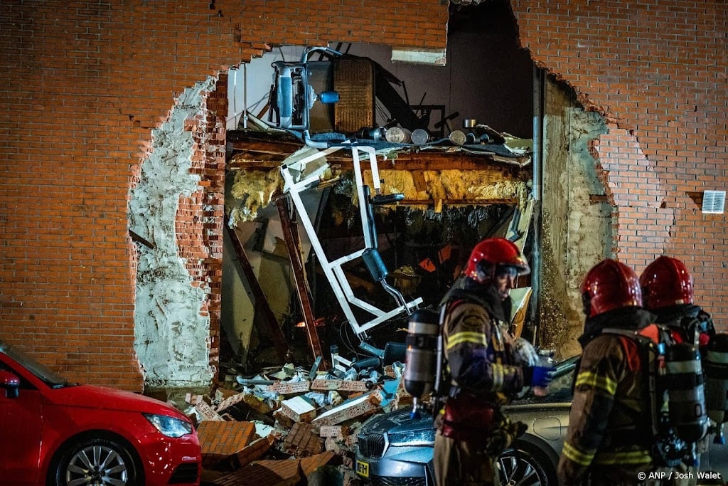 Grote brand in flatgebouw aan de Osdorper Ban in Amsterdam