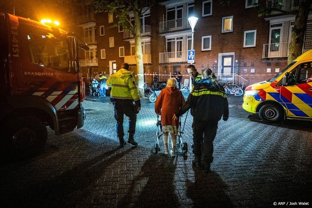 Veel schade door explosie bij flat in Amsterdam Nieuw-West