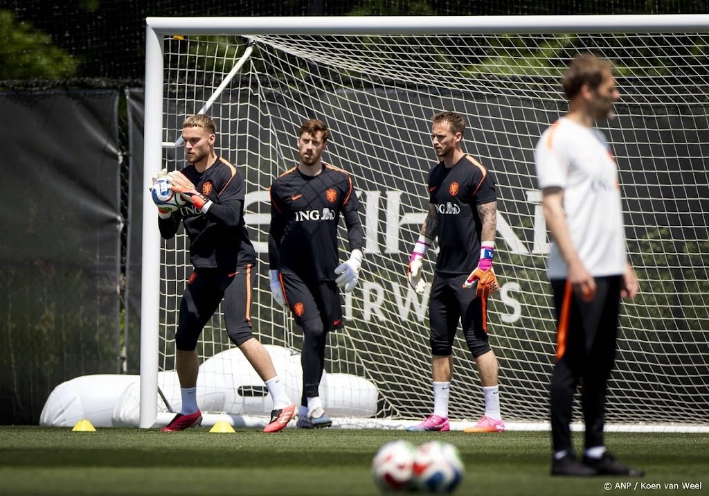 Doelman Verbruggen op besloten training van Oranje 