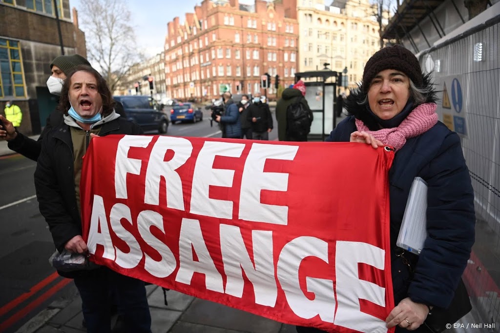 Sympathisanten WikiLeaks-oprichter Assange vragen Merkel om hulp