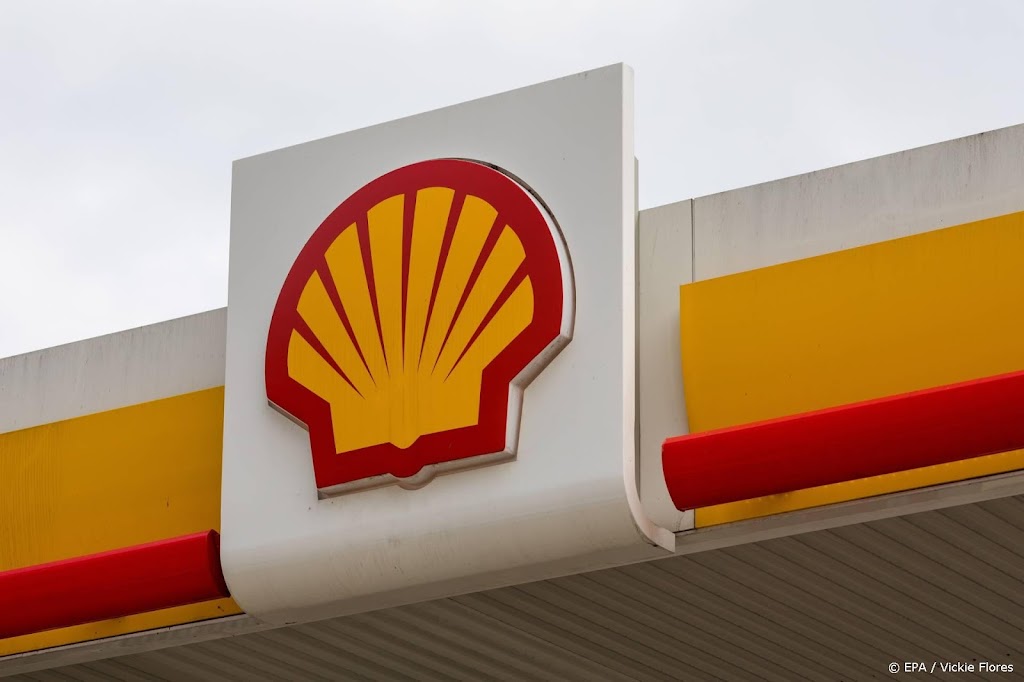 Olieprijs hard omlaag, Shell bij zakkers op Damrak 