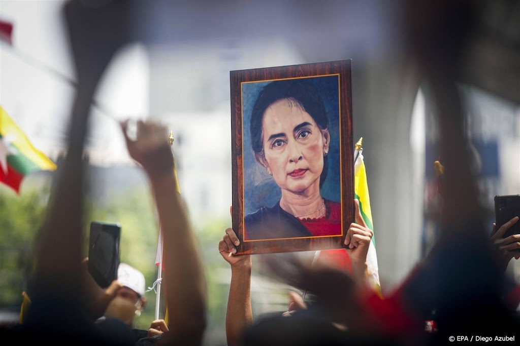 Zeldzaam gesprek tussen Thaise minister en Aung San Suu Kyi