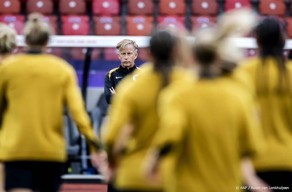 Alle voetbalsters trainen in aanloop naar EK-duel met Frankrijk