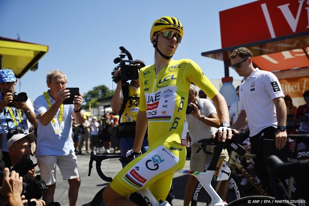 Tourpeloton op weg richting mogelijke massasprint in Laval