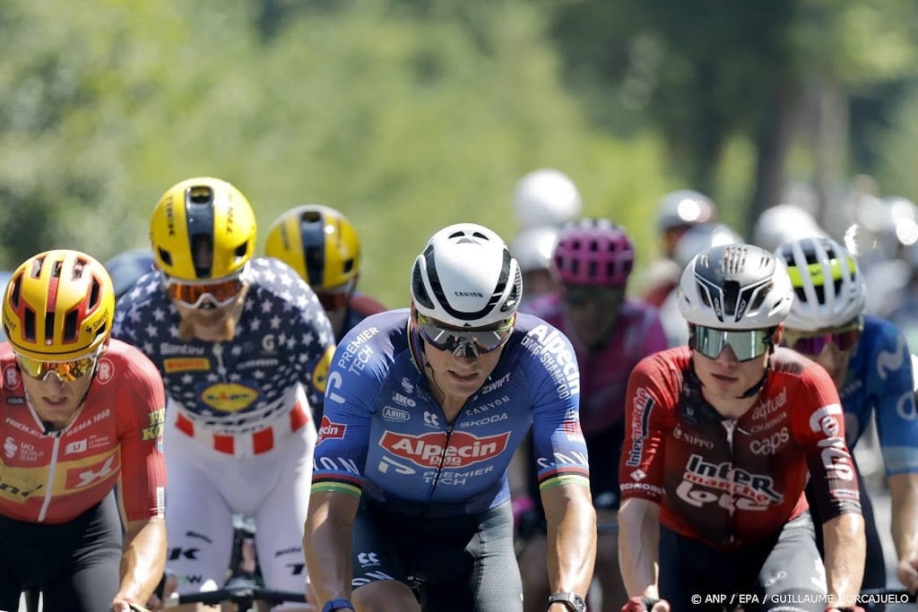 Van der Poel boekt na vlucht derde etappezege in Tour de France
