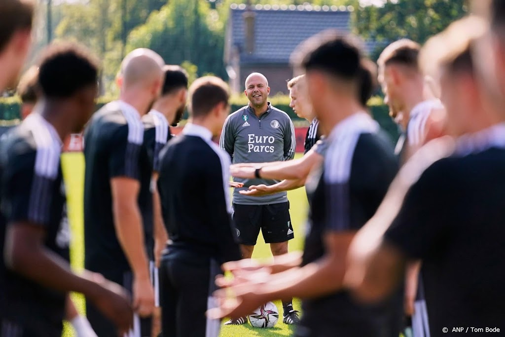 Feyenoord-trainer Slot begint tegen Luzern met dezelfde basiself