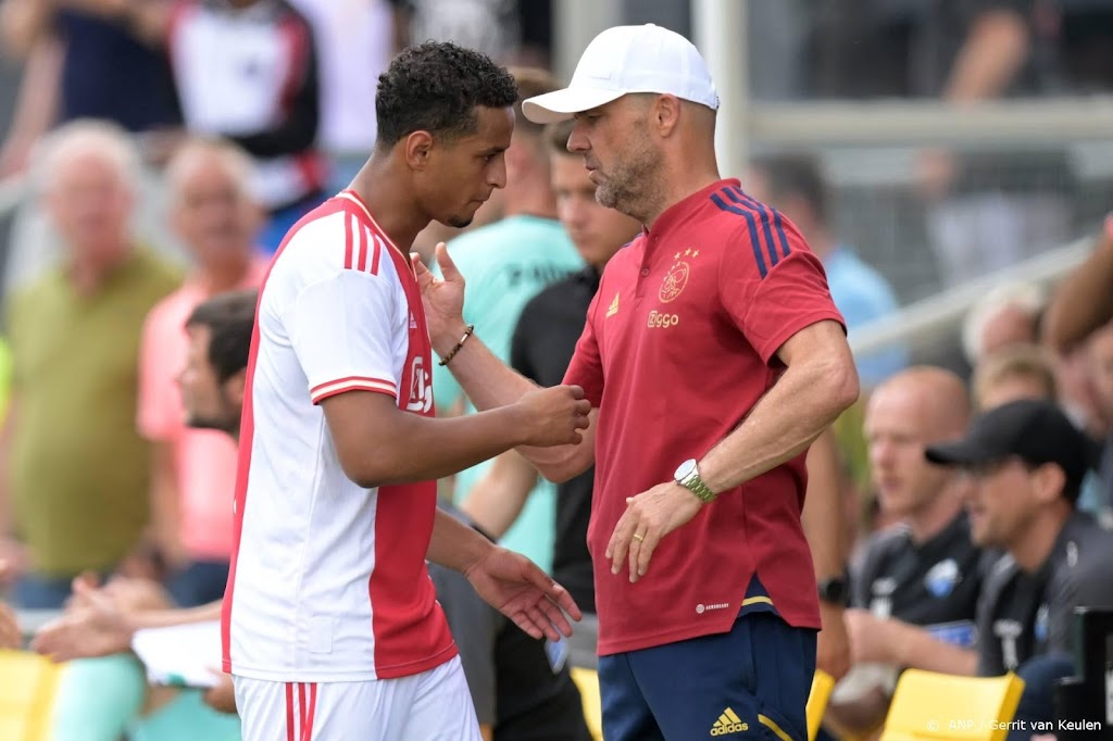 Gesprekken met Ihattaren en leiding Ajax lopen nog  