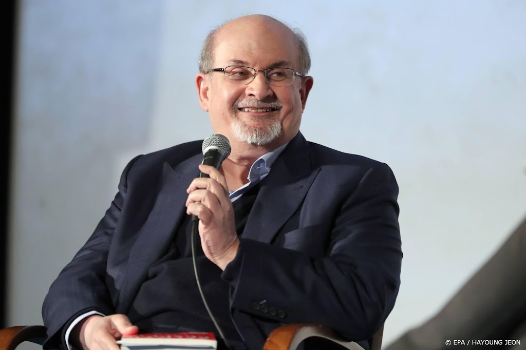 Vermaarde schrijver Salman Rushdie neergestoken in staat New York