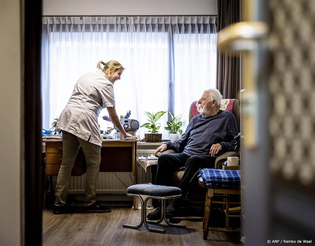 Kwart verzorgenden in verpleeghuis en thuiszorg denkt aan stoppen