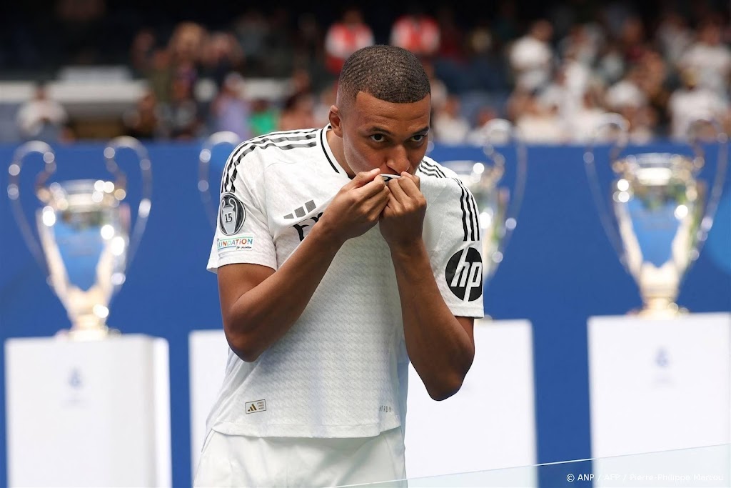 Mbappé in selectie Real Madrid voor Supercup tegen Atalanta
