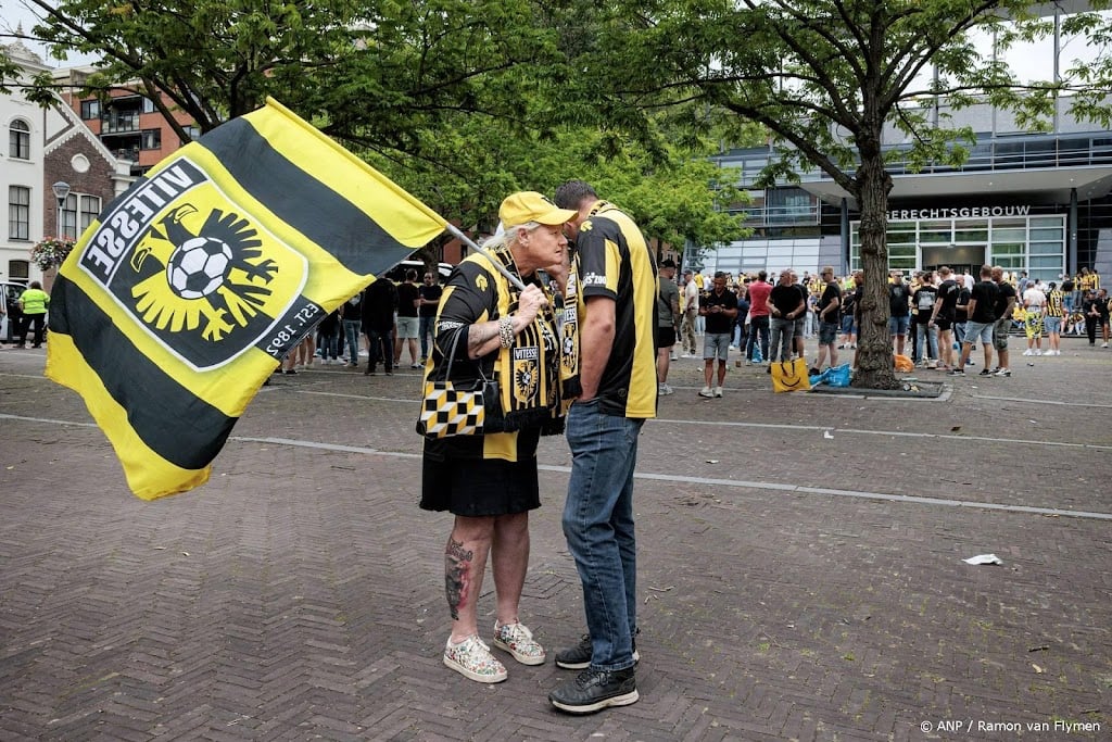 Vitesse praat dinsdag met KNVB over toekomst