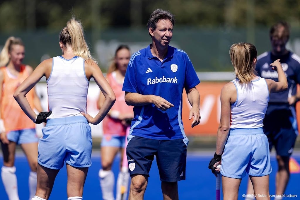 Bondscoach Ehren met uitgeruste hockeysters klaar voor WK