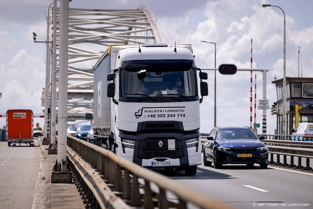 RWS: Extra onderzoek Merwedebrug rechtvaardigt vrachtwagenverbod