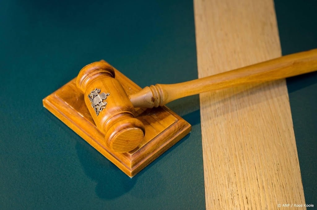 Krakers moeten van rechter uit voormalige jeugdsynagoge Groningen