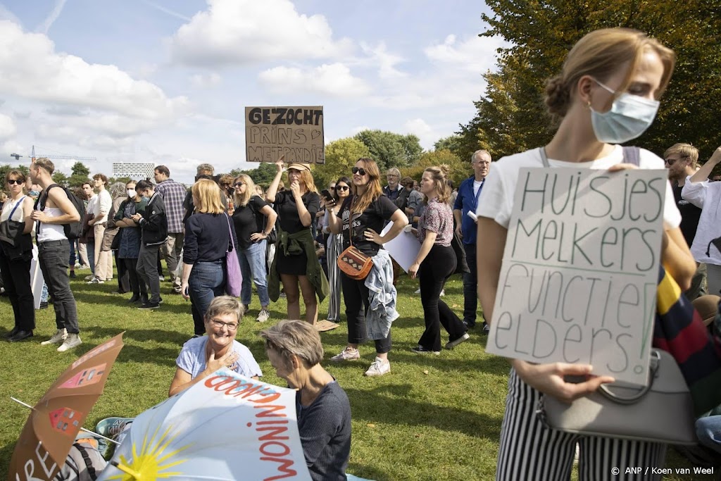 Westerpark in Amsterdam stroomt vol voor 'woonprotest'