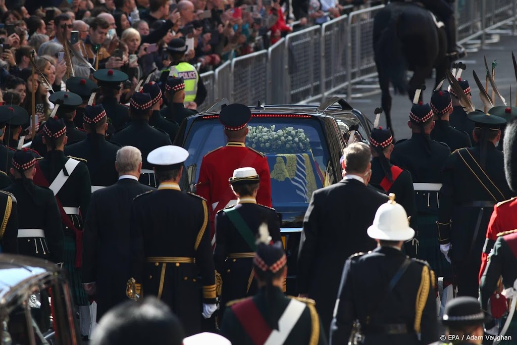 Kist Elizabeth door Londen naar laatste rustplaats