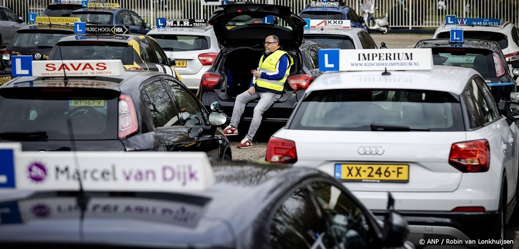 Autosite ziet prijs voor uur rijles met 23 procent stijgen