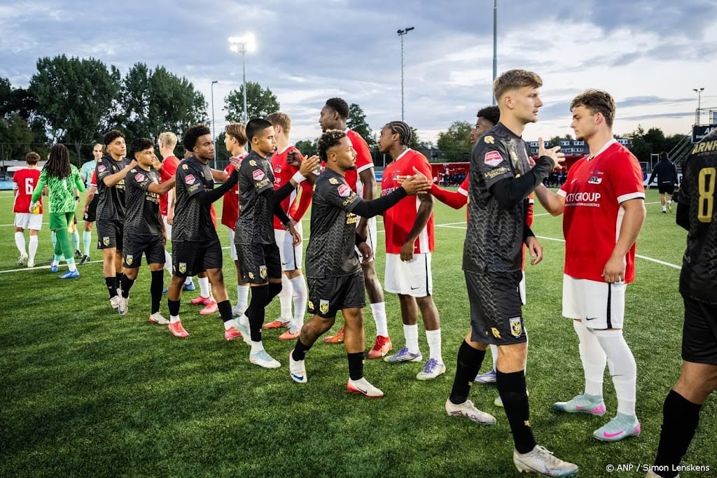 Jong PSV draait achterstand bij Almere om en wint ook vijfde duel