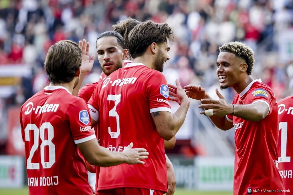 FC Twente boekt tegen ADO vierde seizoenszege: 2-0