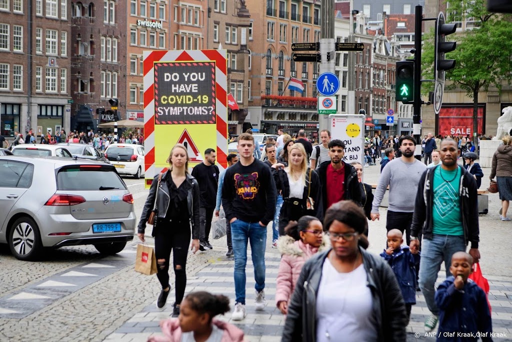Specialisten: strengere coronaregels, want tsunami komt op ons af