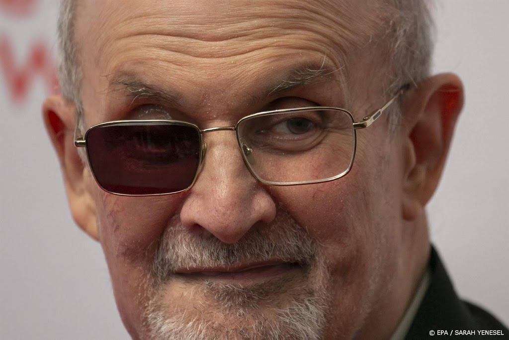 Schrijver Rushdie brengt boek uit over steekaanval op hem in 2022