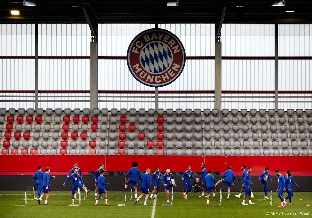 Oranje traint zonder vertrokken Van Dijk op Bayern Campus  