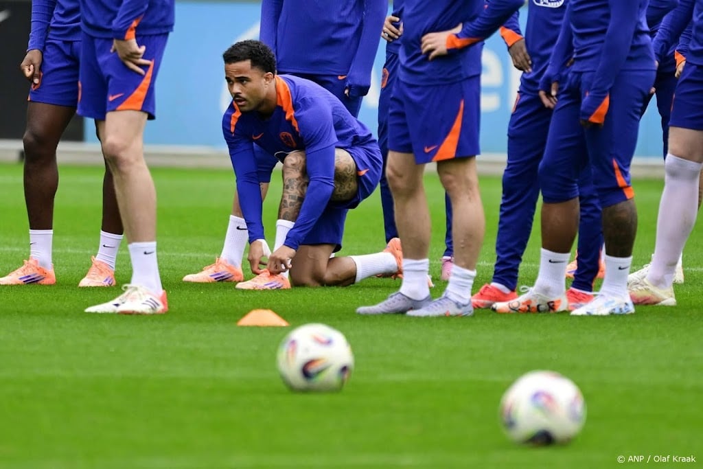 Oranje begint met Malen en Kluivert tegen Finland