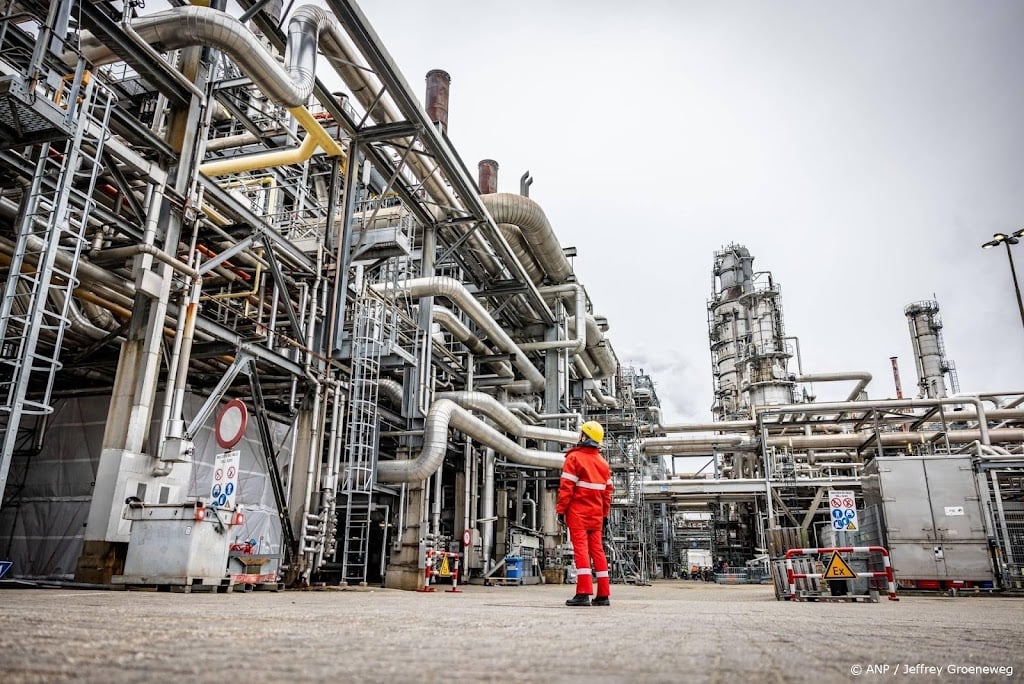 Zorgen bij personeel over toekomst chemiecomplex Shell Moerdijk