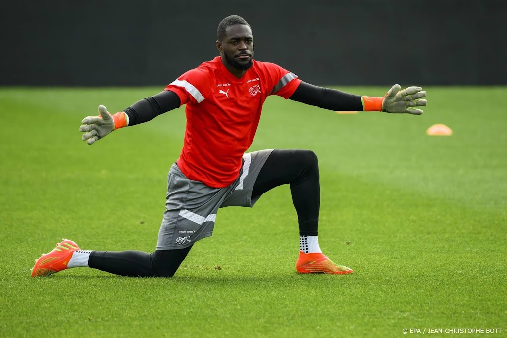 Oud PSV-doelman Mvogo maanden aan de kant na knieoperatie