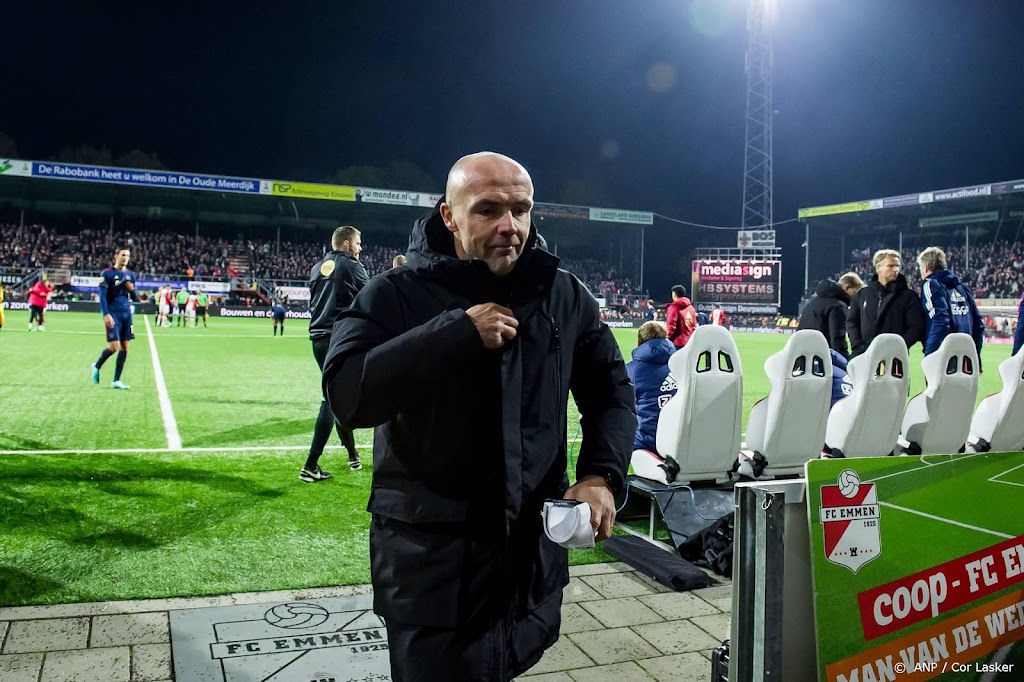 Schreuder gaat ervan uit in januari nog trainer van Ajax te zijn