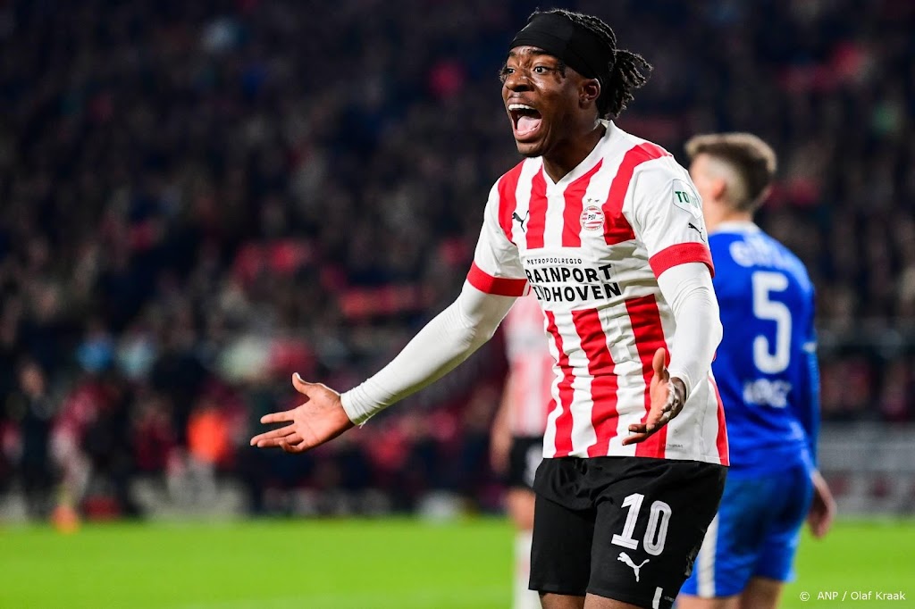 PSV na nederlaag tegen AZ (0-1) koploper af