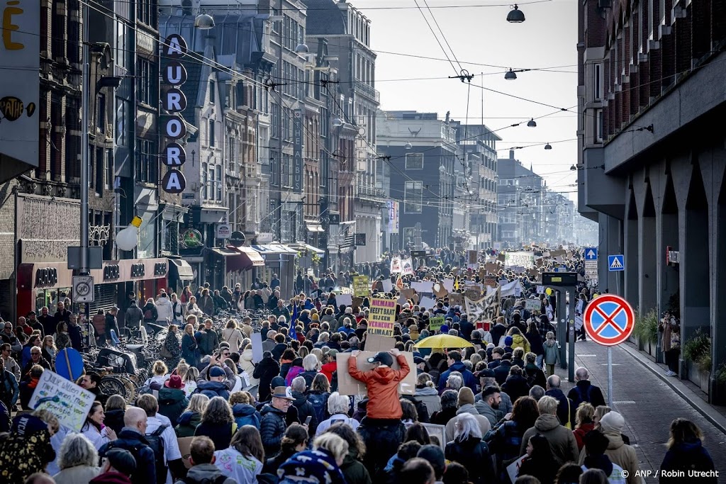 Grootste klimaatmars in Nederland ooit in Amsterdam