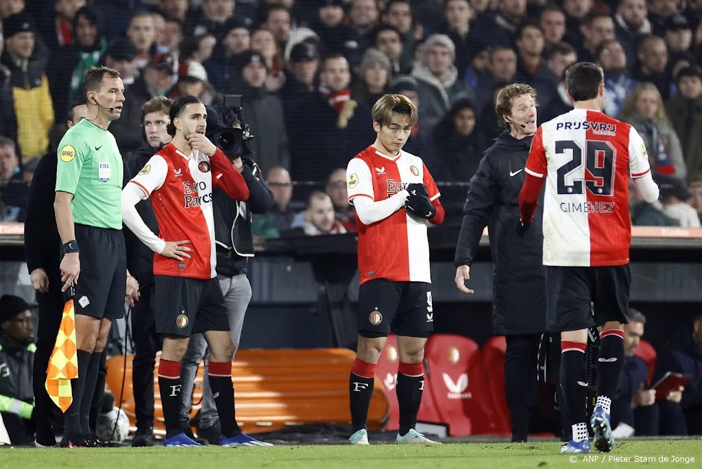Feyenoord verslaat AZ en staat tweede in Eredivisie