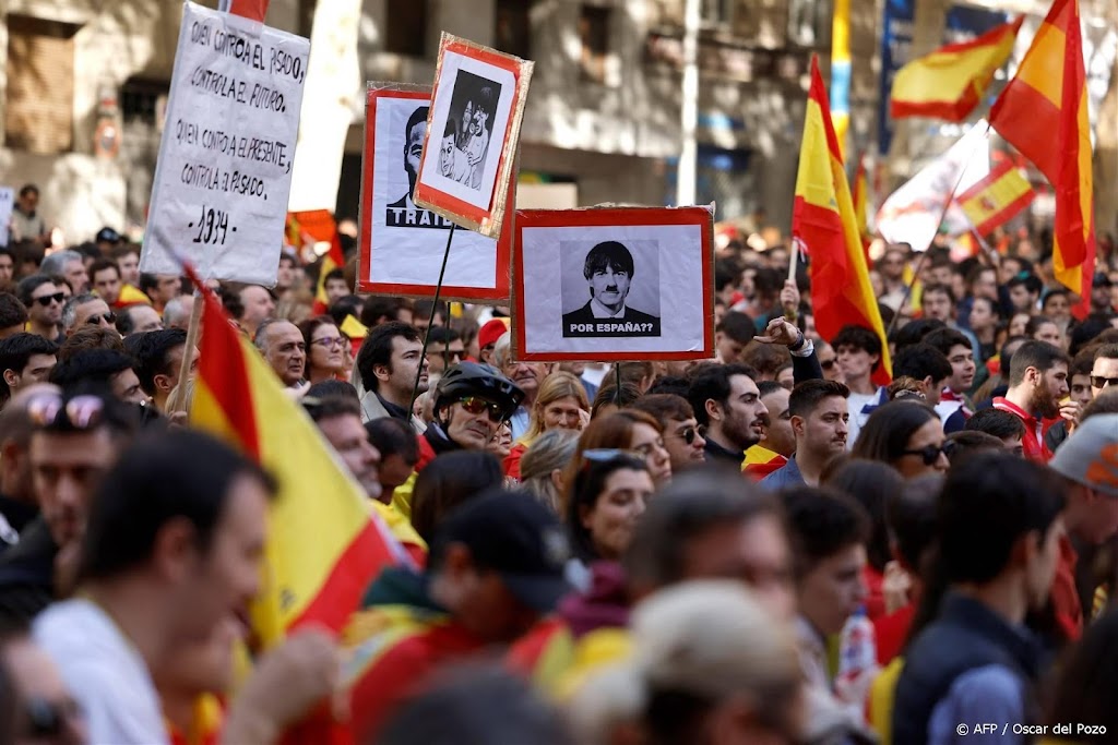 Massale protesten in Spanje tegen deal premier met separatisten
