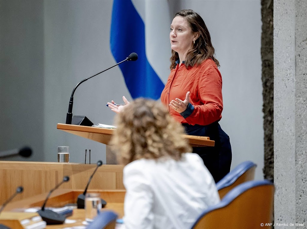 Links bezorgd na Shell-uitspraak, rechts is tevreden