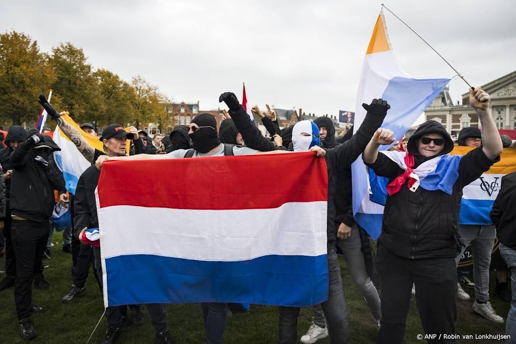 Radicaalrechts lied over azc's van YouTube en Spotify verdwenen