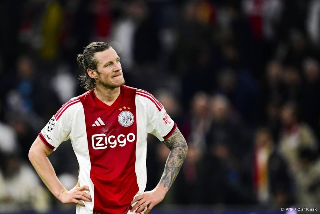 Spits Weghorst haakt af bij Nederlands elftal