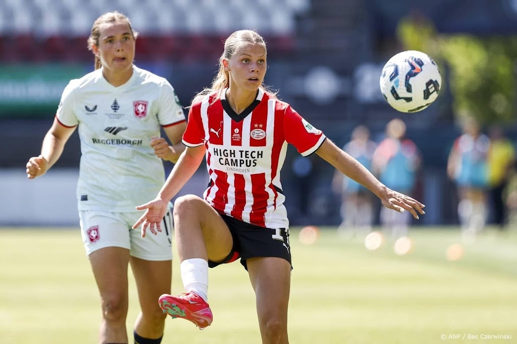 Voetbalsters PSV lijden late thuisnederlaag in Europa Cup