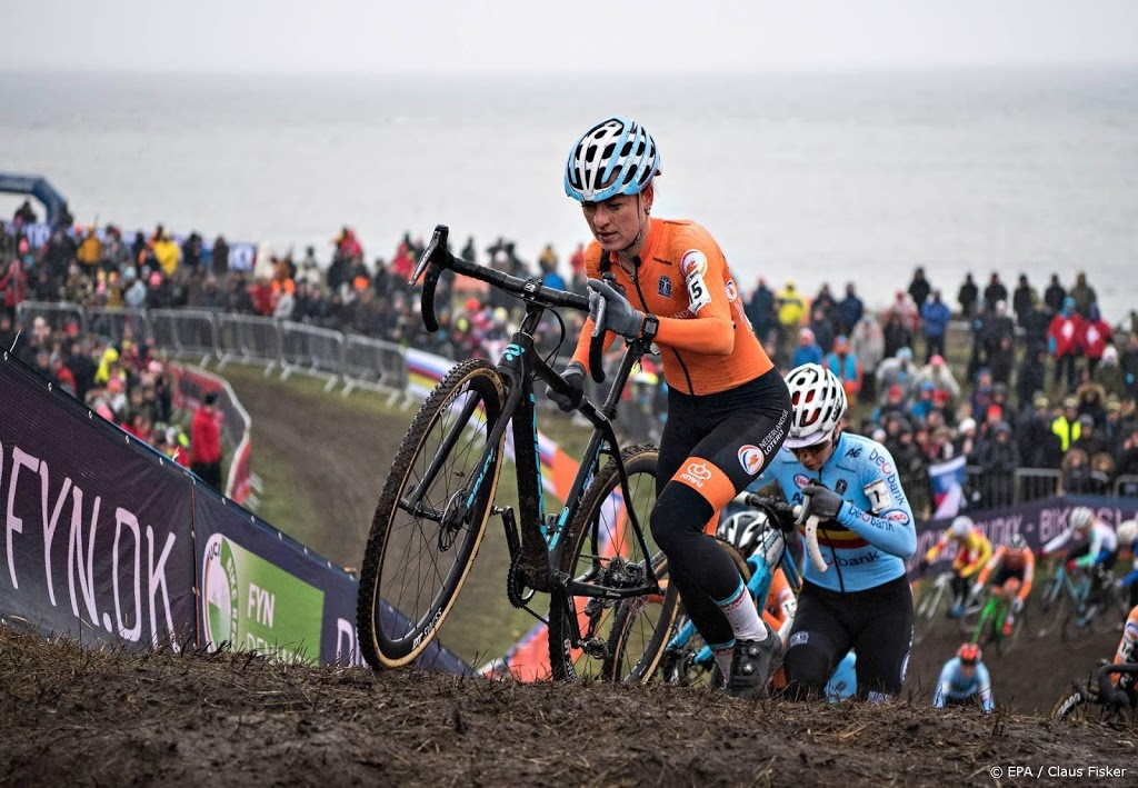 Wielrenster Betsema wint cross in Antwerpen