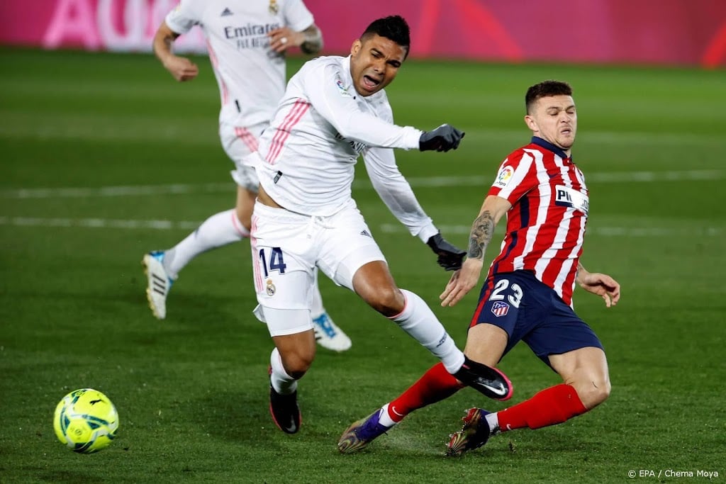 Real dient stadgenoot Atlético eerste nederlaag toe